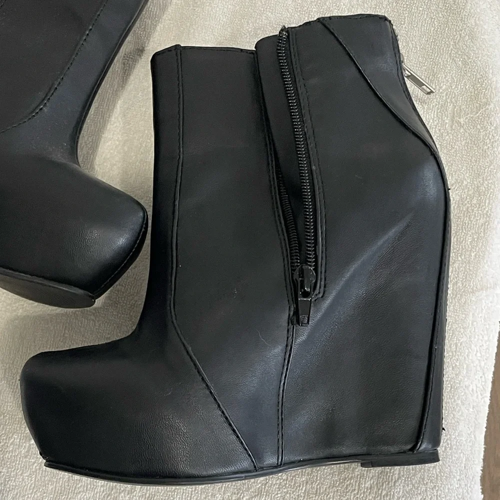 Black Wedge Ankle Boots with Rear Zip - Women - Size 7.5 - Picture 13 of 16